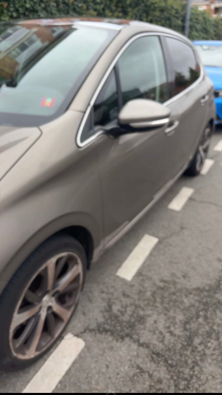 Peugeot 208 féline, Autos, Cuir, Achat, Boîte manuelle, Autres couleurs