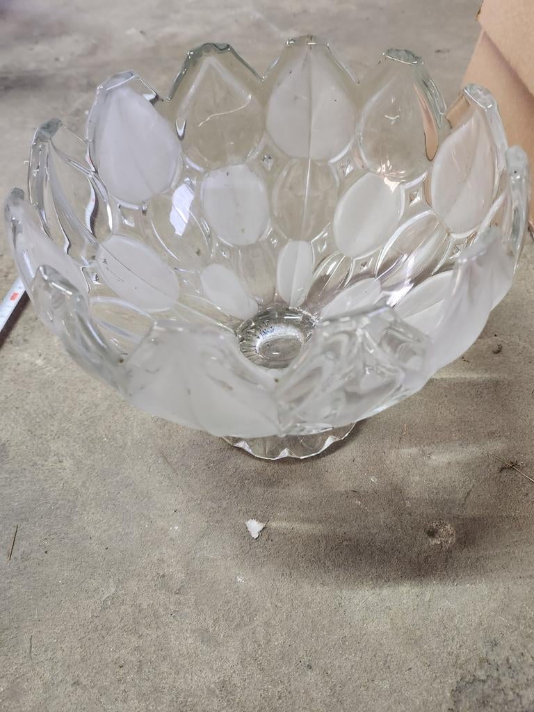 Saladier en verre, Verre