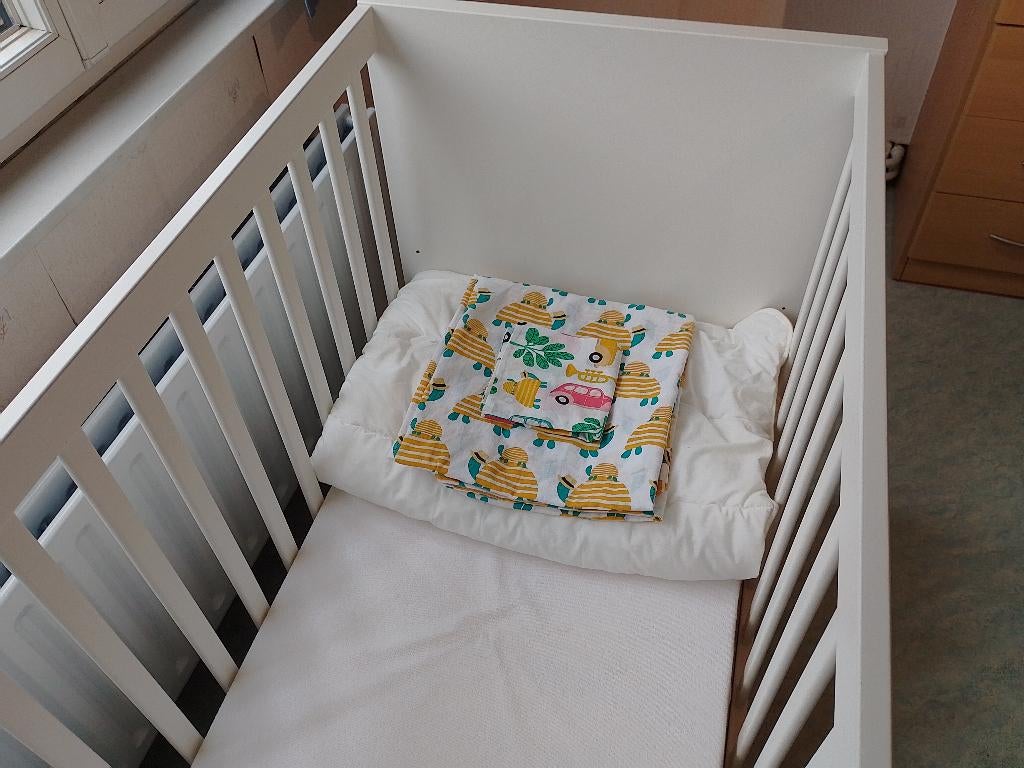 Lit bébé IKEA STUVA évolutif avec tiroirs, matelas, couette, Ophalen, Zo goed als nieuw, Ledikant