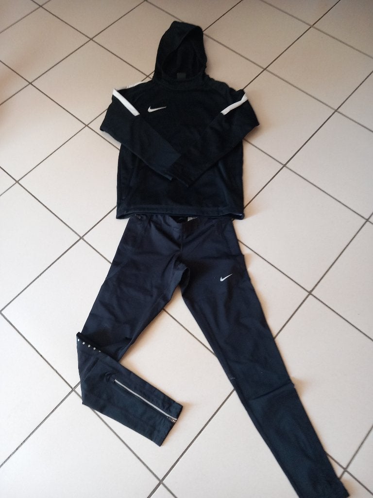 NIKE - sportset - zwart - maat 10/12 jaar, Kinderen en Baby's, Kinderkleding | Maat 140, Verzenden, Zo goed als nieuw, Nike, Setje