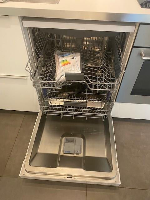 VAATWASSER, Ophalen, Tussenbouw, Minder dan 10 liter, Zo goed als nieuw