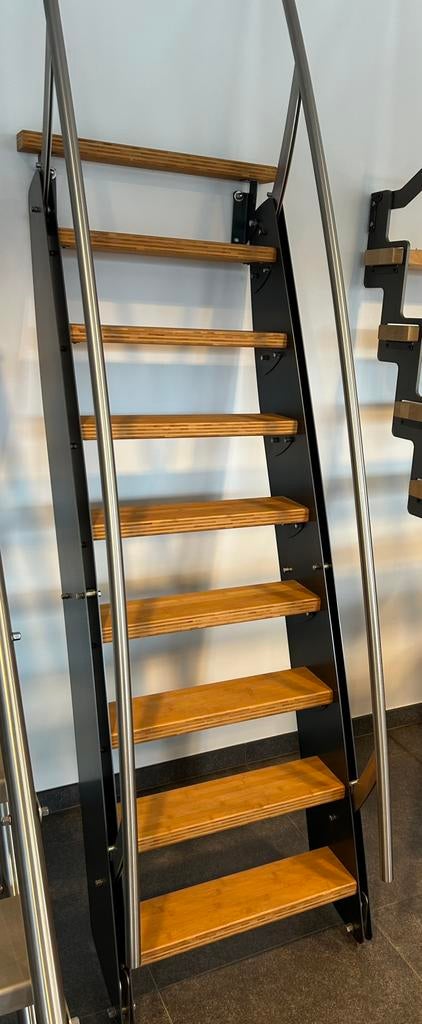 Toonzaal trap, Doe-het-zelf en Bouw, Ophalen, Zo goed als nieuw, Trap