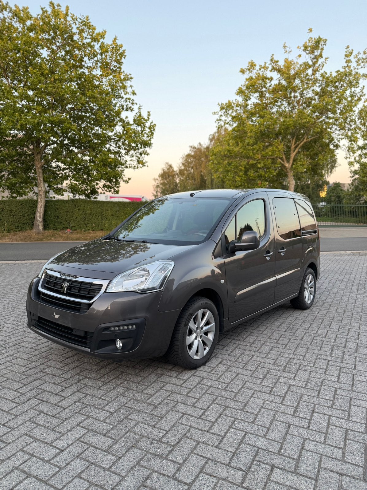 Peugeot partner tepee / 1.2 Benzine / Airco / Eerste eig, Autos, Peugeot, https://public.car-pass.be/vhr/5284dcab-1da0-430e-baa4-6afa0954bb87
