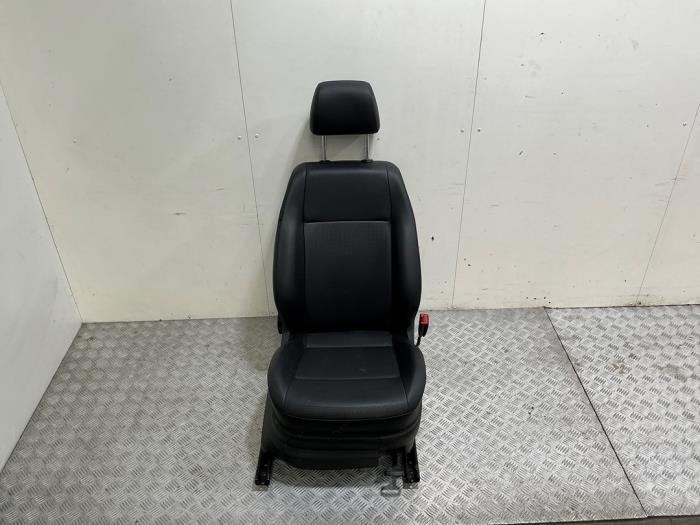 Stoel rechts van een Volkswagen Caddy (Caddy 15-), Auto-onderdelen, 12 maanden garantie, Gebruikt, -, Volkswagen