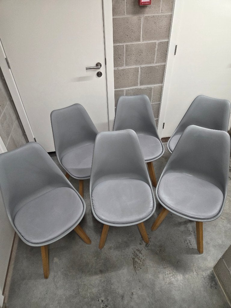 Lot de 6 chaises grises style scandinave avec pieds en bois, Gris, Enlèvement ou Envoi, Scandinave, Bois