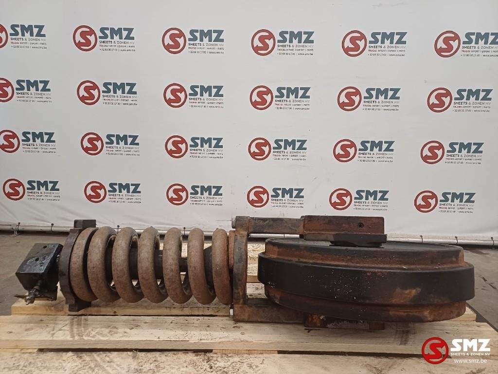 Track adjuster and recoil Caterpillar