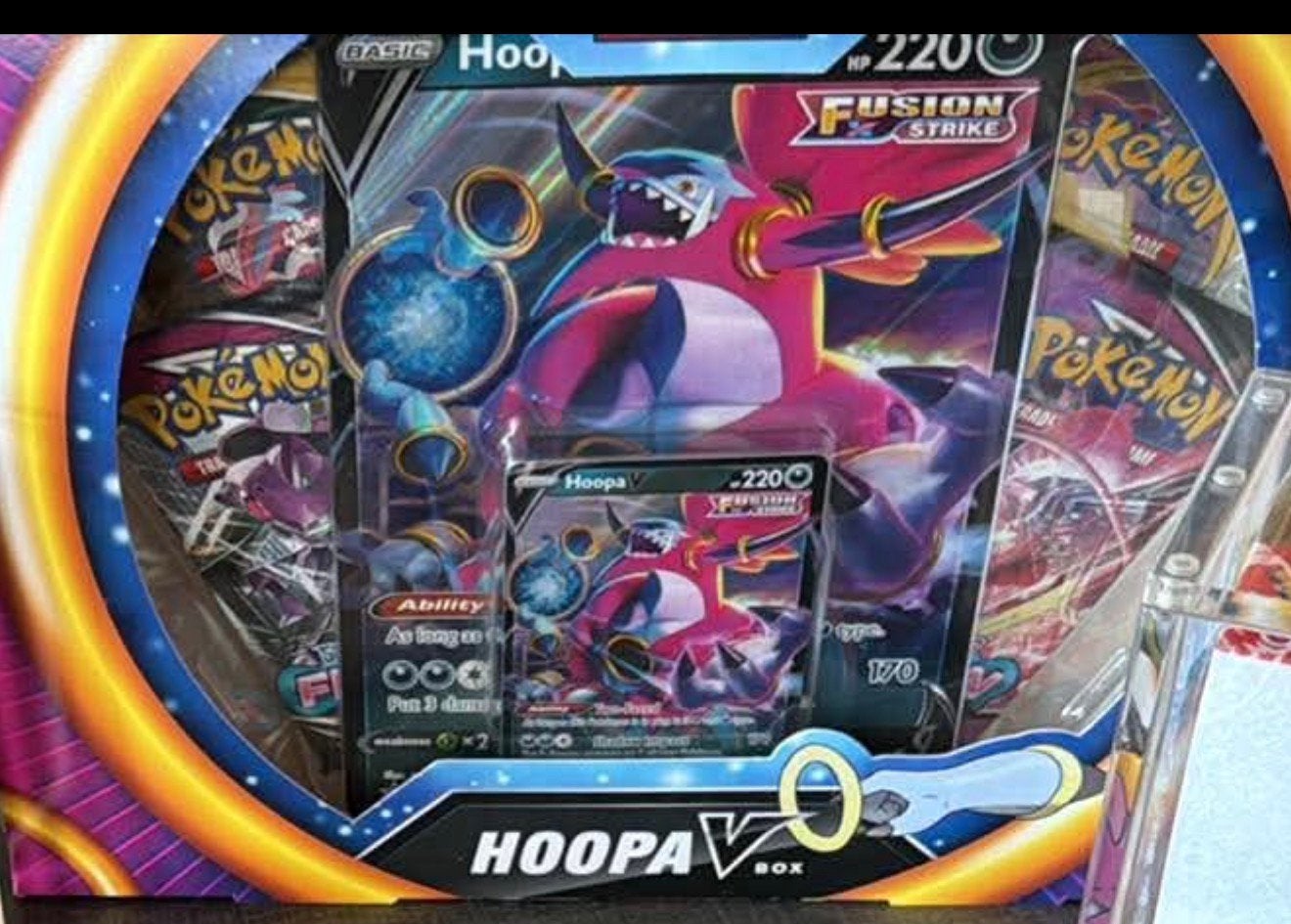 Pokemon Hoopa V box Sealed! (Evolving skies, fusion strike!), Hobby en Vrije tijd, Ophalen of Verzenden, Zo goed als nieuw