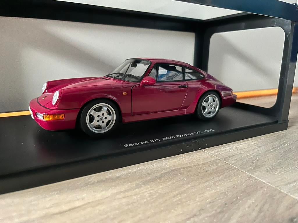 Porsche 911 (964) Carrera RS Rubystone #77893 Autoart 1:18, Envoi, Comme neuf, Voiture, Autoart