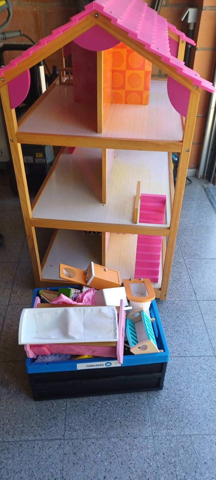poppenhuis met alle attributen 45 euro, Ophalen, Zo goed als nieuw, Poppenhuis