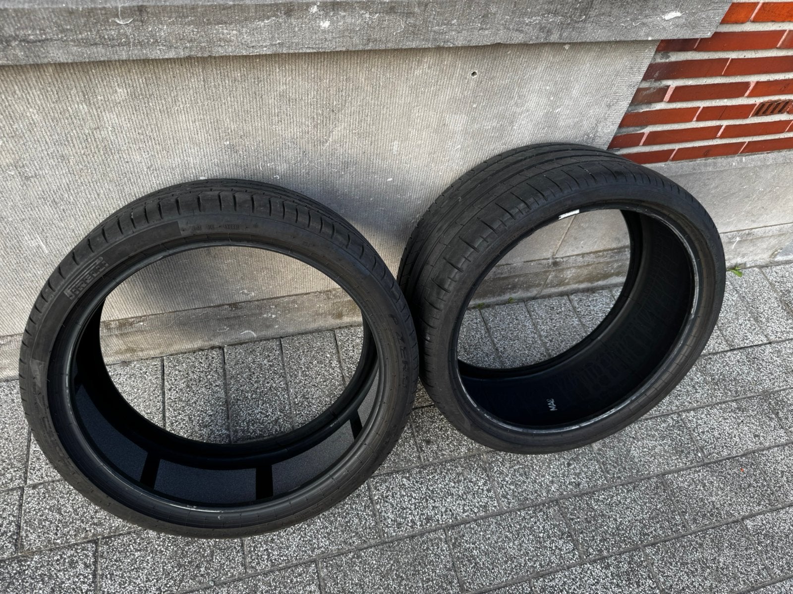 2x Pirelli P Zero – OEM BMW 5 Serie – ~4mm – 2024, Auto-onderdelen, Banden en Velgen, Band(en), Zomerbanden, 20 inch, 275 mm, Personenwagen