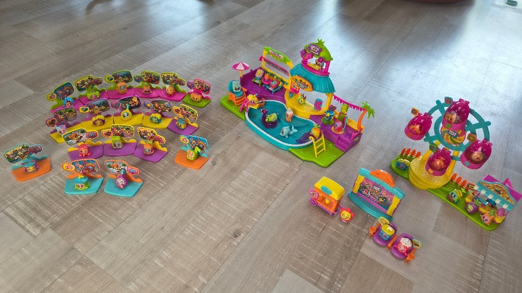 Set poppetjes met accessoires, Ophalen, Gebruikt, Kunststof