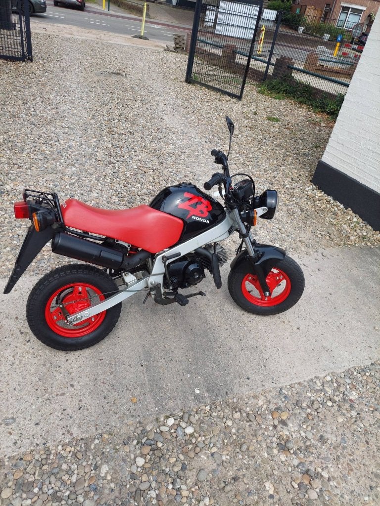 honda zb zwart extreem goede staat, Fietsen en Brommers, Ophalen, Overige modellen, 49 cc, 3 versnellingen