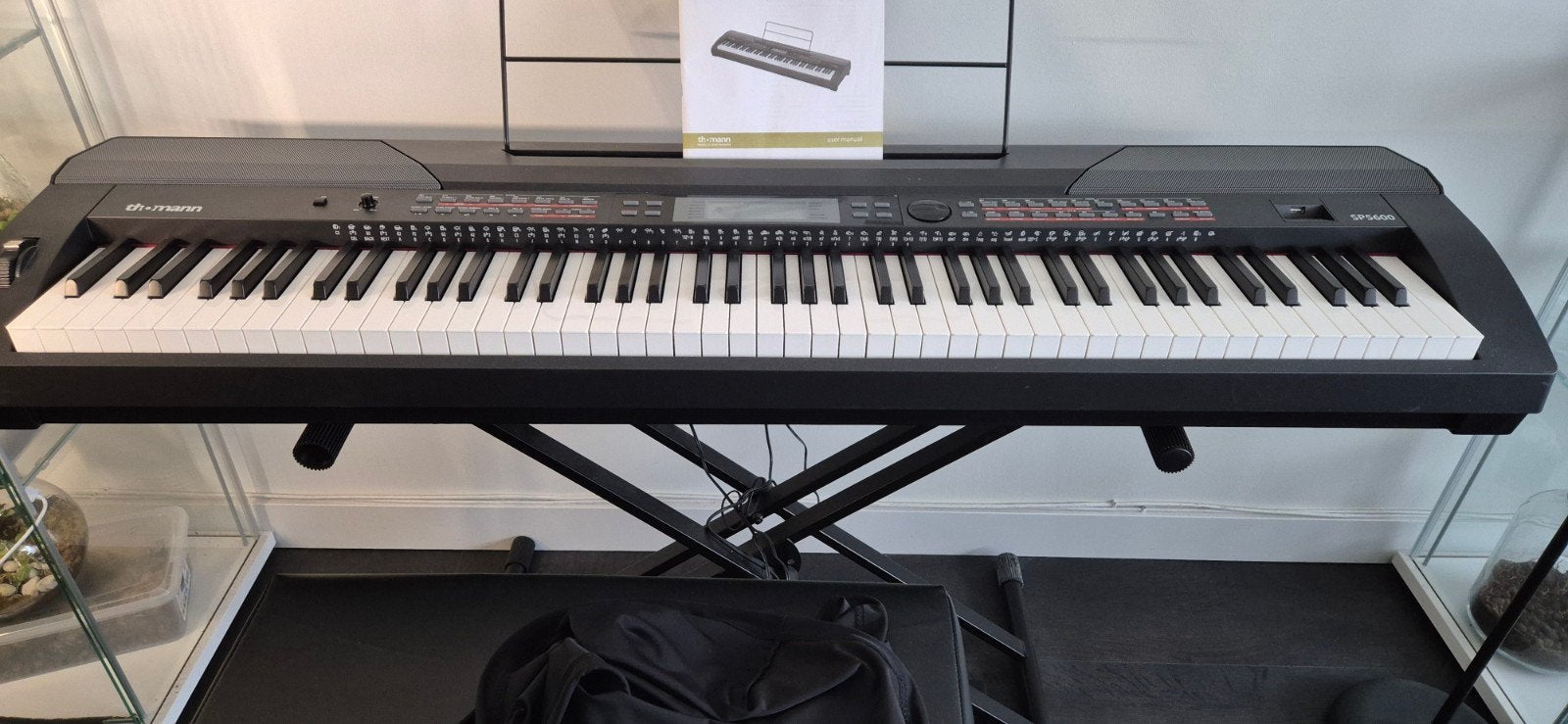 Thomann SP-5600 digitale piano/keyboard + accessoires, Ophalen, Zwart, Digitaal, Zo goed als nieuw