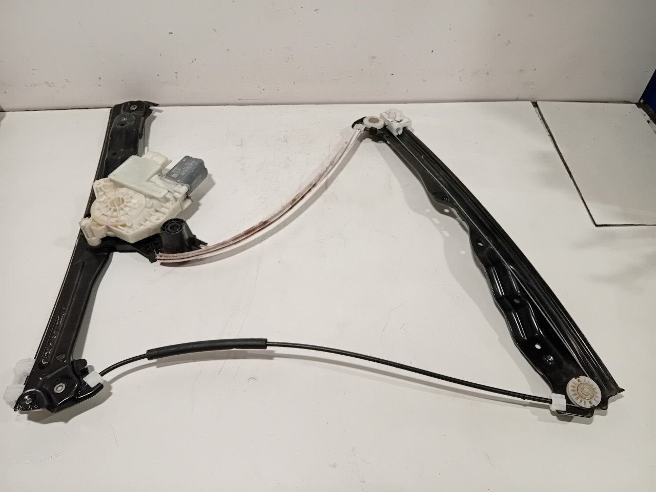 Raammechaniek elektrisch links voor Peugeot 308, Onderdelen@venauto.nl, Van der Ven Autorecycling B.V., Gebruikt, Ettenseweg 76, 4706 PB Roosendaal, The Netherlands