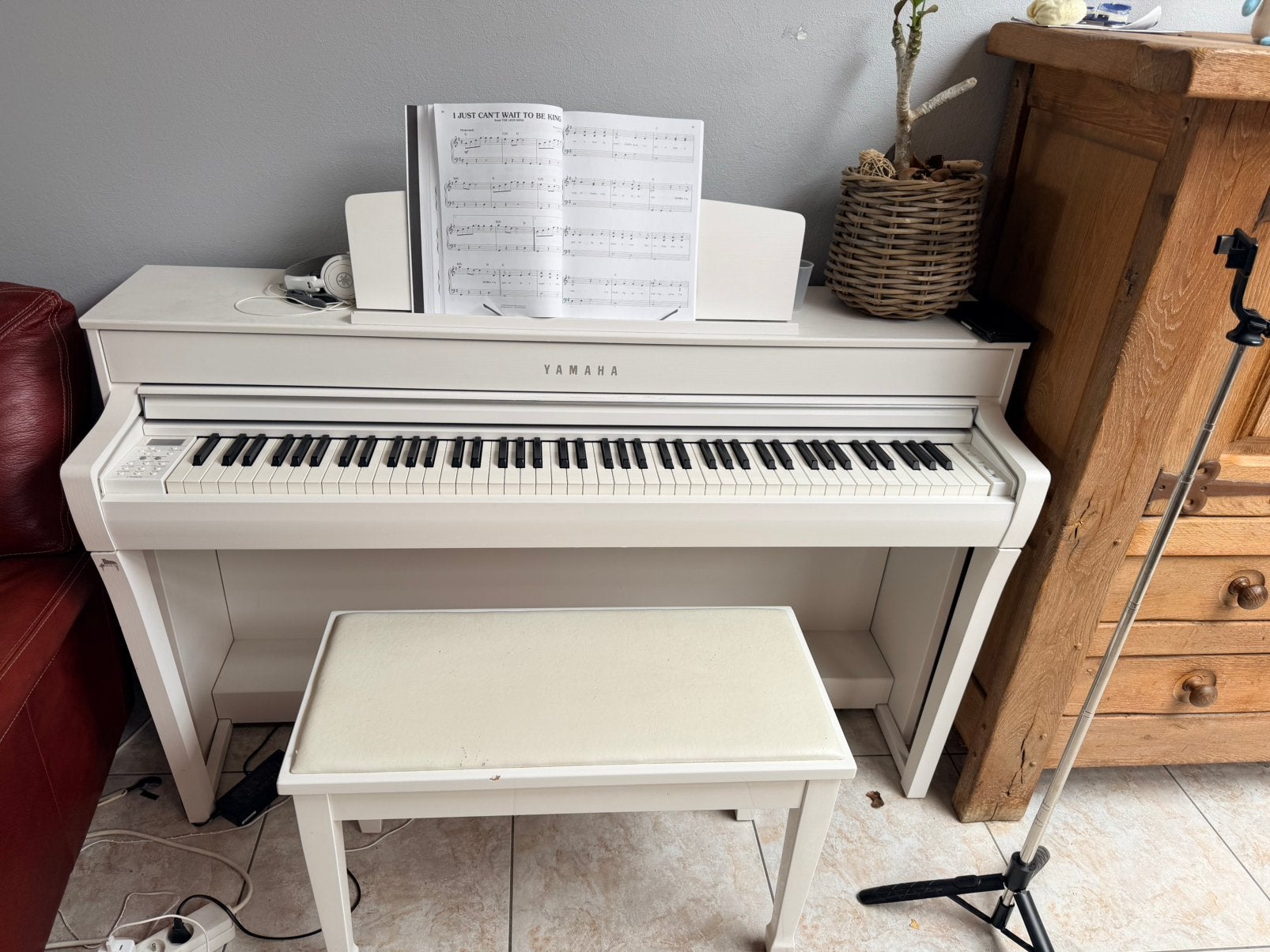 Piano CLP-745, Enlèvement, Comme neuf, Piano