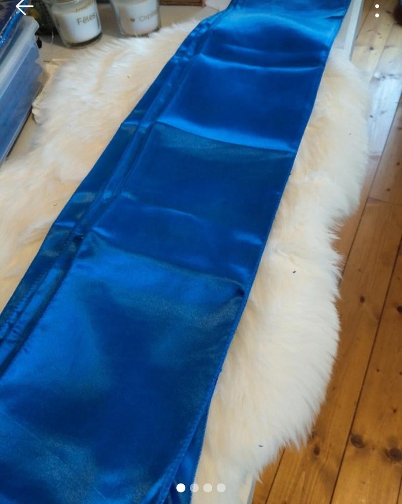 Noeuds chaise satin bleu marine, Enlèvement