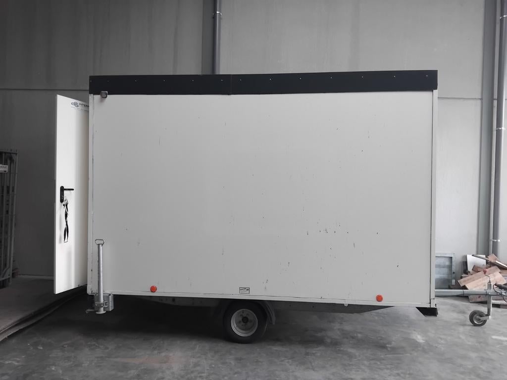 Werfkeet met stoelen tafel en verwarming te huur, Ophalen of Verzenden