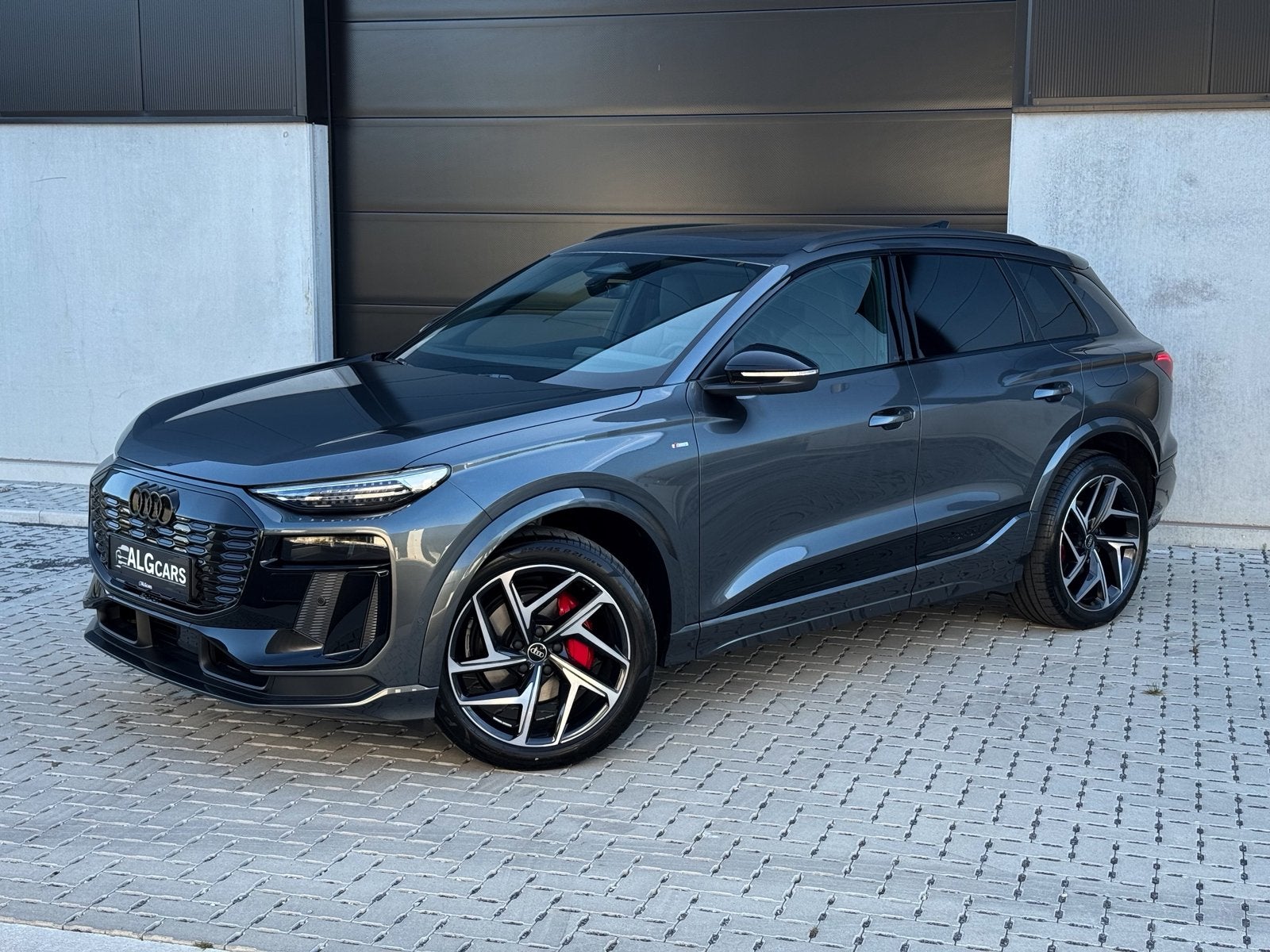 Audi Q6 e-tron Performance S-Line Black Edition / NIEUW !!, Autos, Audi, Cuir, Argent ou Gris, Achat, Euro 6