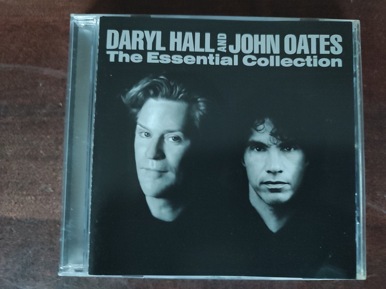 CD : DARYL HALL AND JOHN OATS - THE ESSENTIAL COLLECTION, Ophalen of Verzenden, Zo goed als nieuw