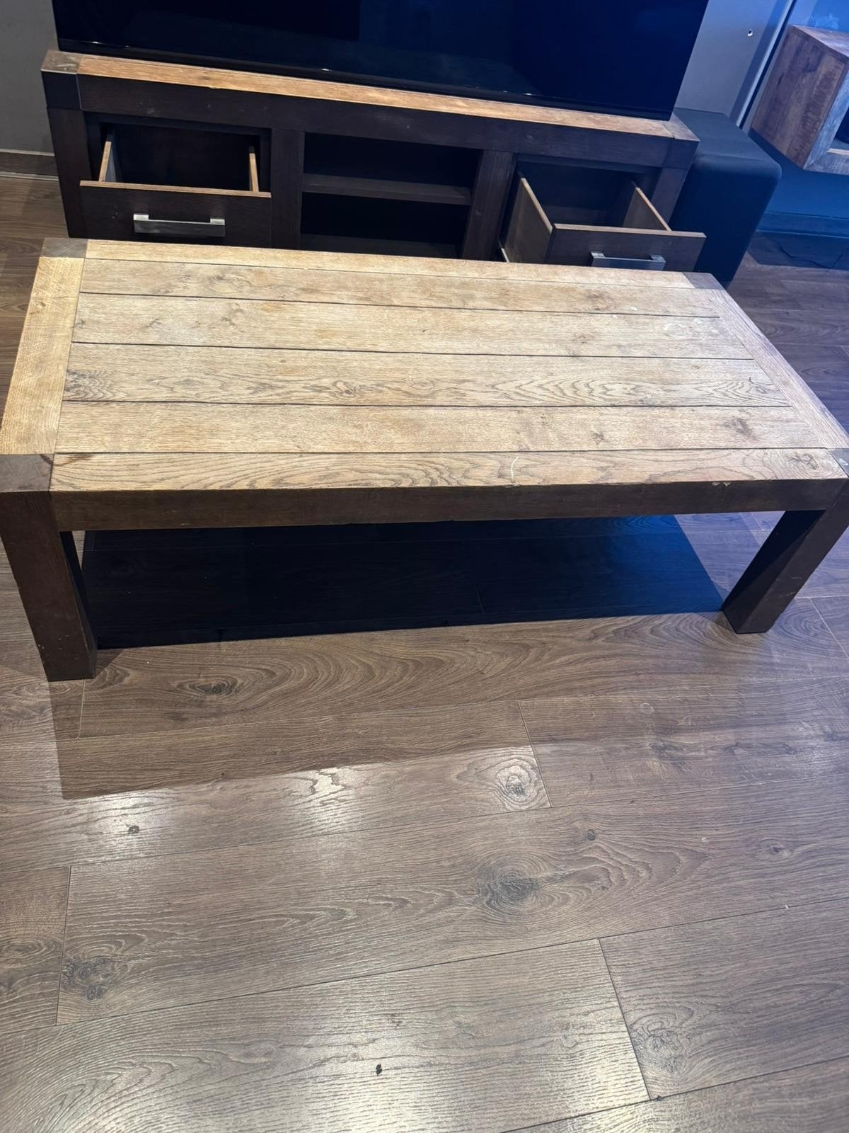 Salontafel met bijhorende tv kast echt mangohout, Ophalen