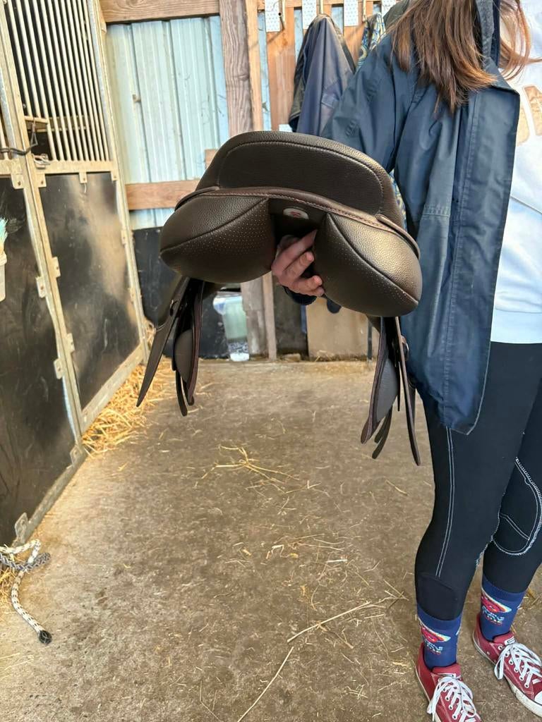 Bruin Wintec zadel 17,5 inch., Dieren en Toebehoren, Ophalen, Zo goed als nieuw, Springen