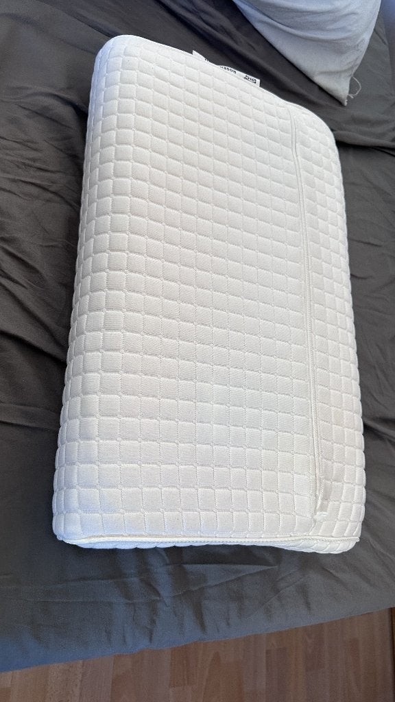 2 oreillers ergonomiques IKEA ROSENSKÄRM excellent état 12€, Maison & Meubles, Lavable, Comme neuf, Enlèvement, Rectangulaire
