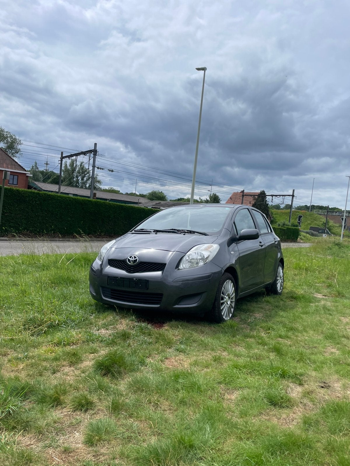 Toyota zeer proper wagen 1.3 benzin !!, Auto's, Toyota, Stof, 1329 cc, Particulier, Yaris