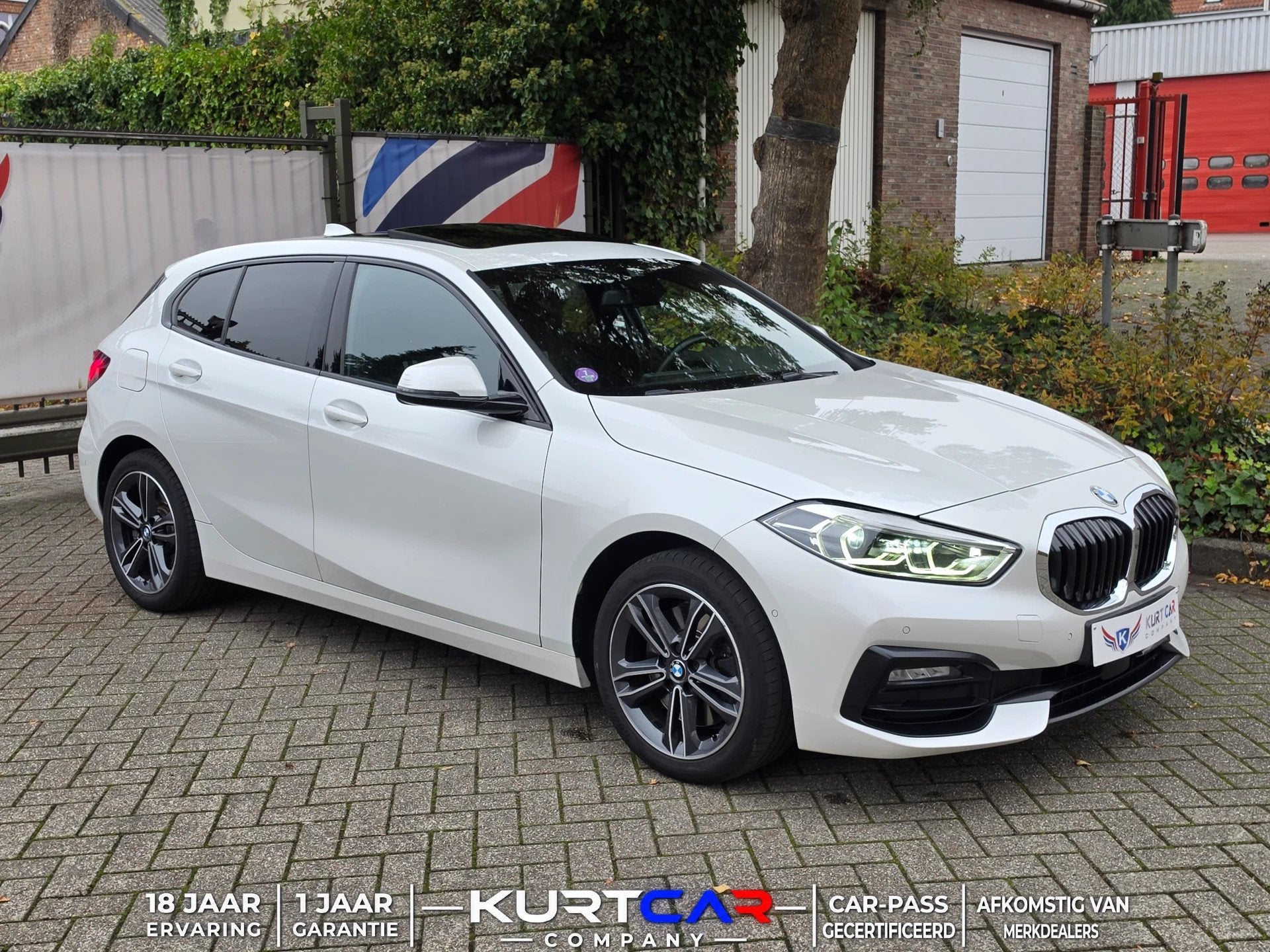 BMW 120i Sport Line | Harman Kardon | Pano | Head Up | LED, Autos, Ordinateur de bord, 140 g/km, Euro 6, Entreprise