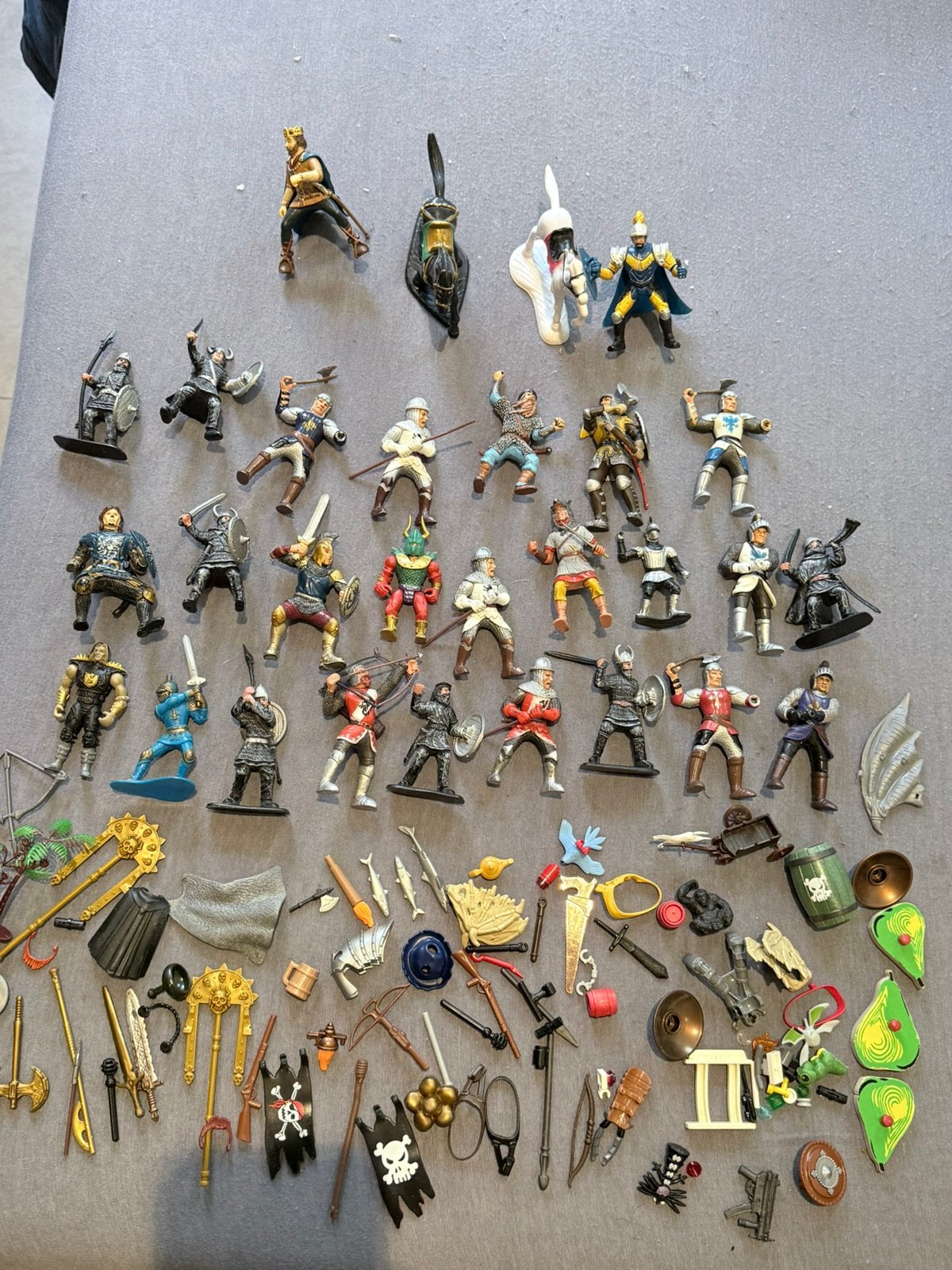 Lot middeleeuwse figuren van merken zoals Papo en Schleich., Ophalen, Zo goed als nieuw