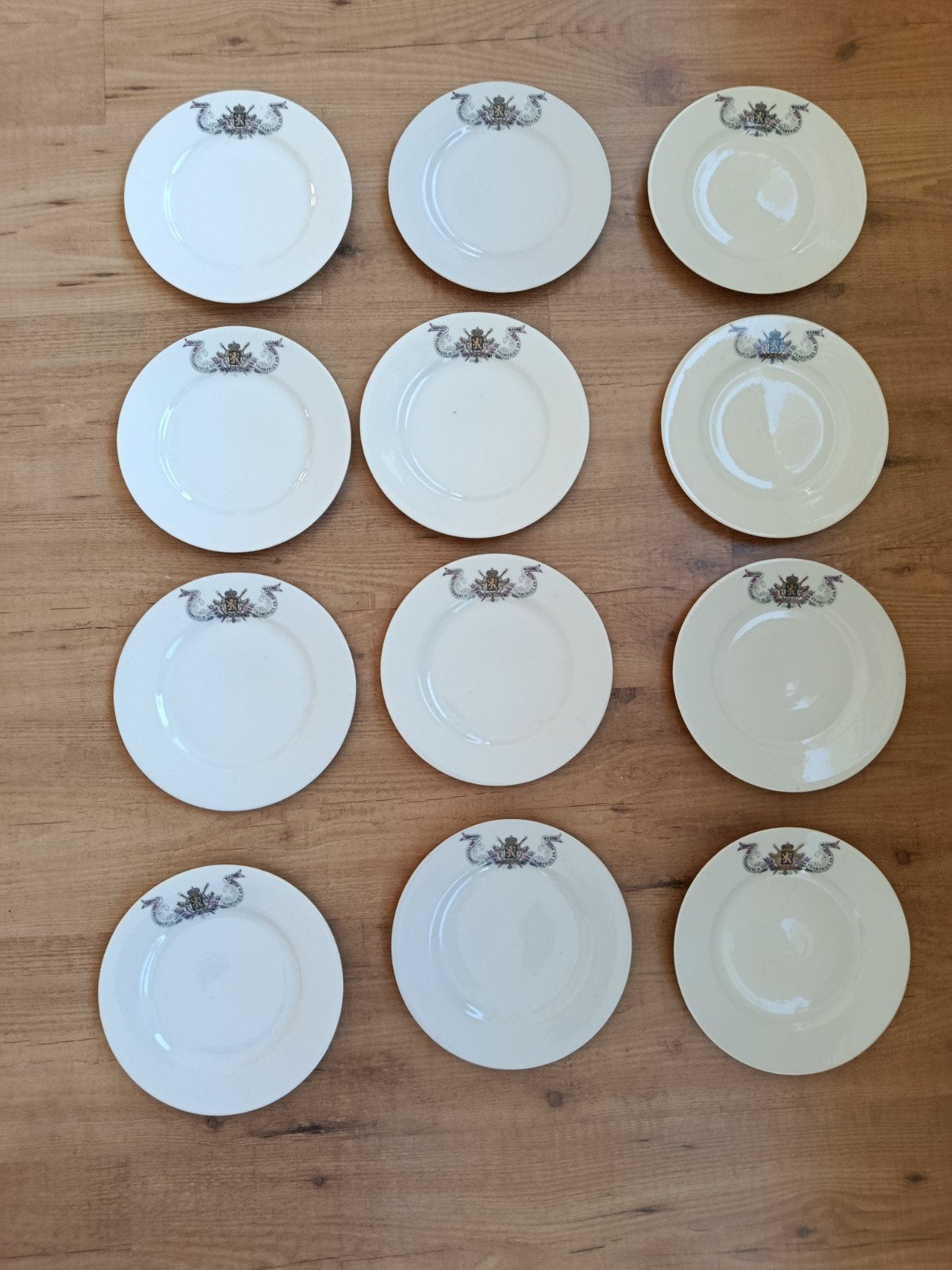 12 assiettes Souhaits des prisonniers de guerre de Frameries, Collections, Enlèvement