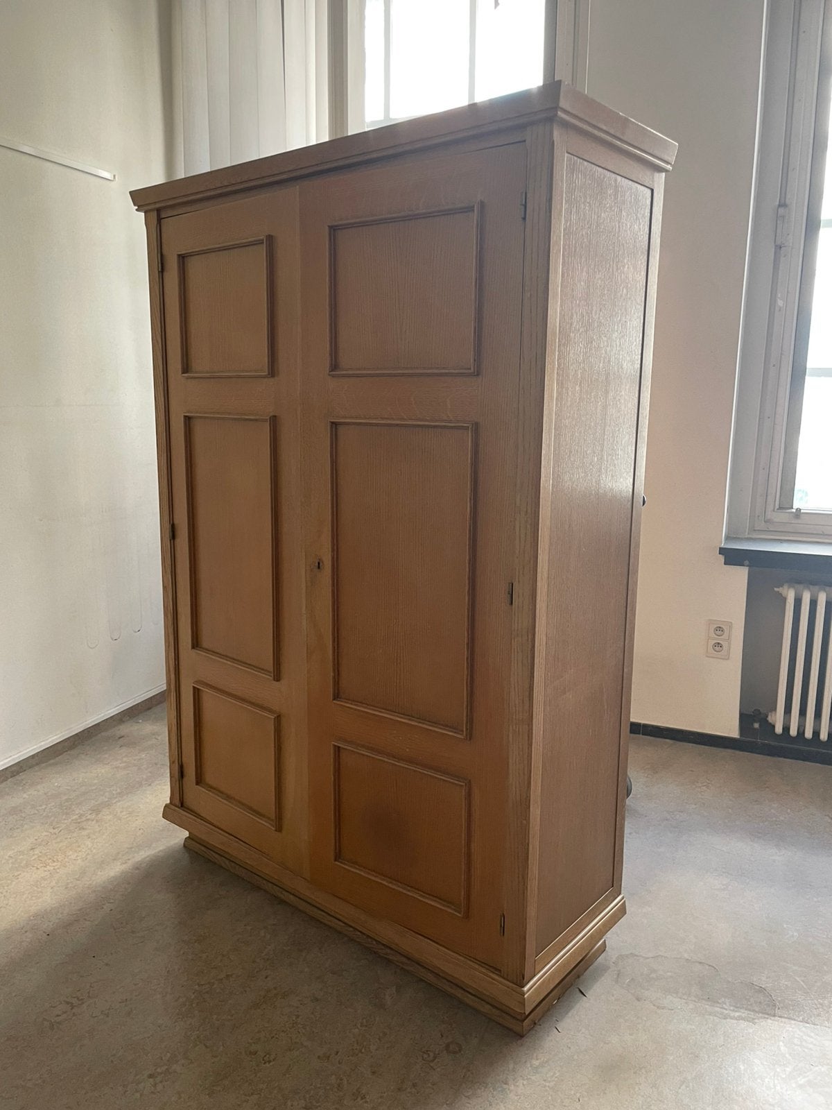 ANTIEKE KAST, Enlèvement, Comme neuf
