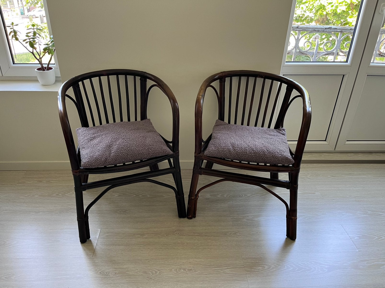 Set van 2 vintage rotan armstoelen donker hout, Huis en Inrichting, Stoelen, Ophalen, Gebruikt, Twee, Bruin