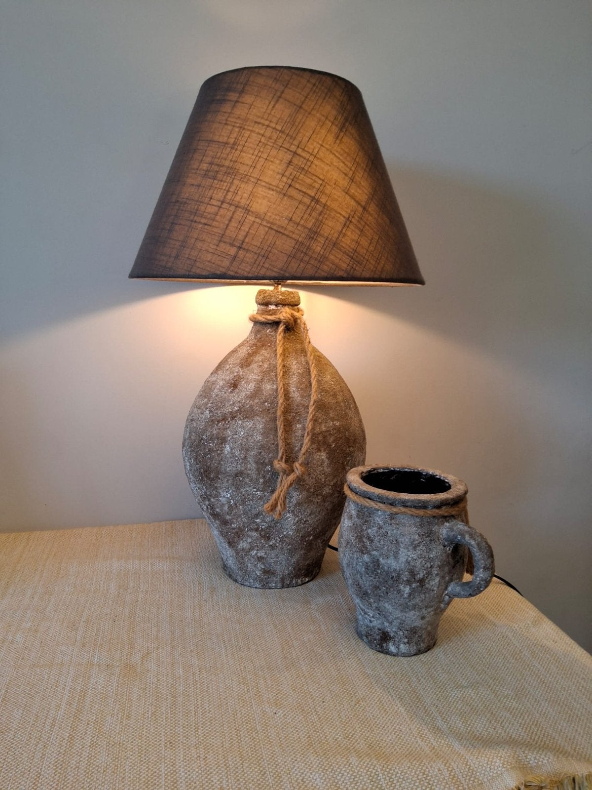 Sfeervolle landelijke lamp met kruik erbij, Antiek en Kunst, Ophalen