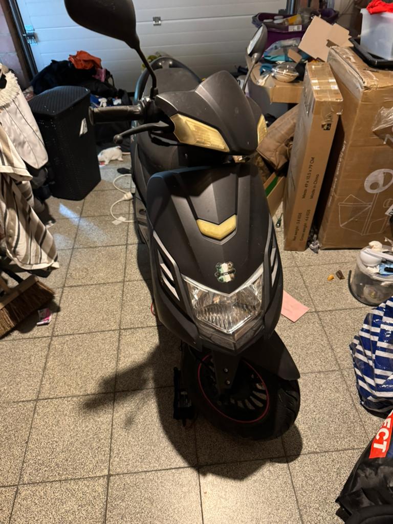 Vici gts a klasse, Vélos & Vélomoteurs, Scooters | Peugeot, Enlèvement, Comme neuf