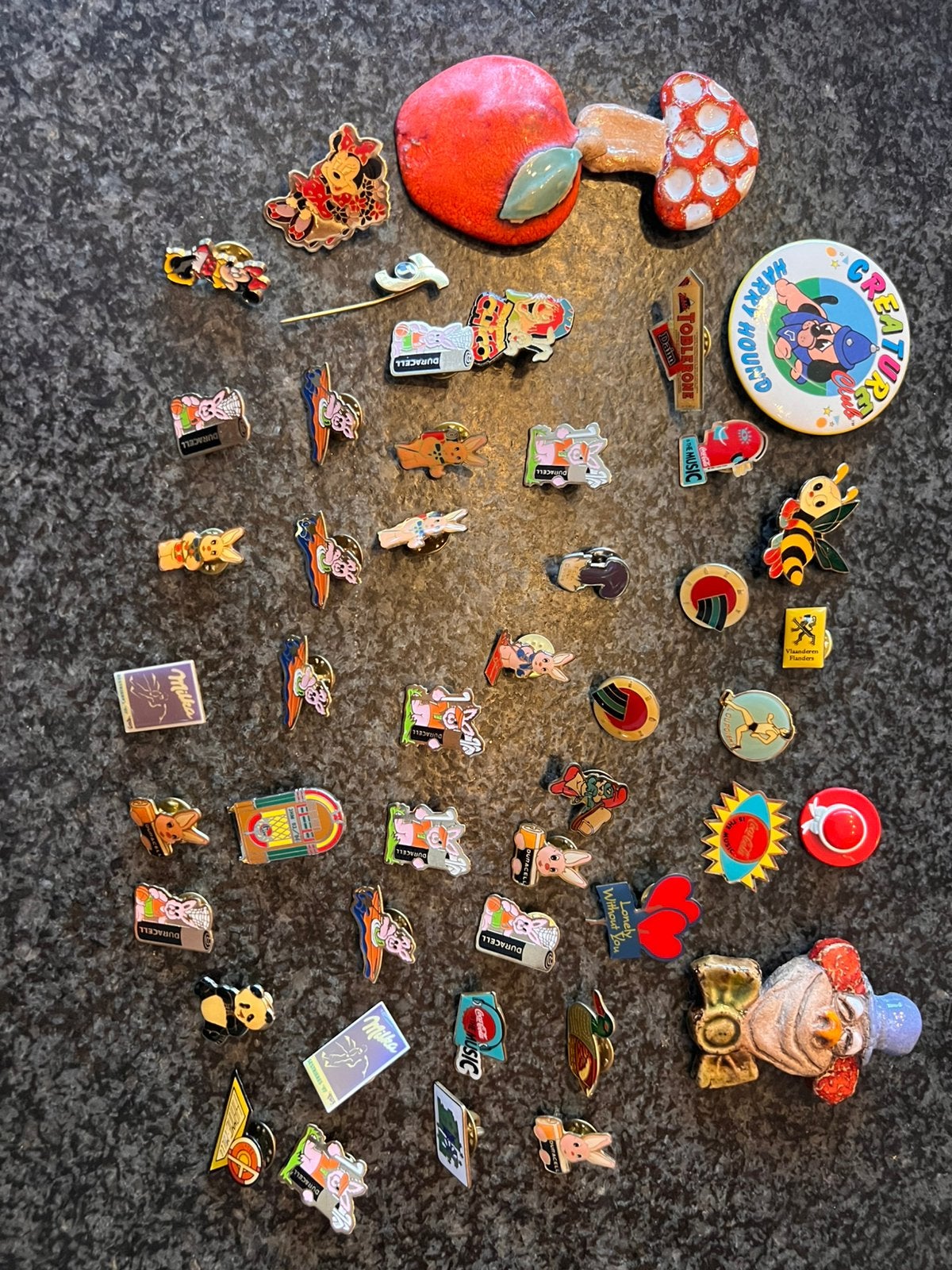 Lotje pins, Verzamelen, Speldjes, Pins en Buttons, Ophalen of Verzenden, Zo goed als nieuw