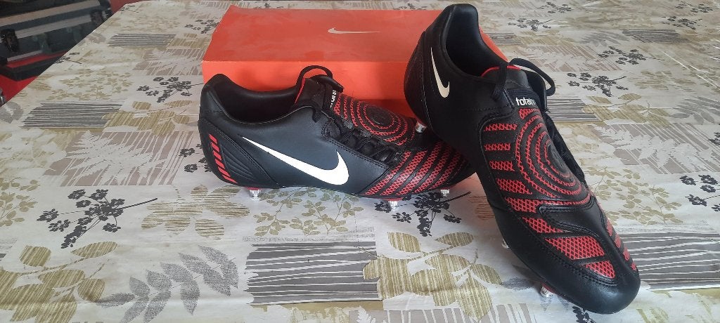 CHAUSSURES DE FOOTBALL NIKE, Enlèvement, Comme neuf, Football