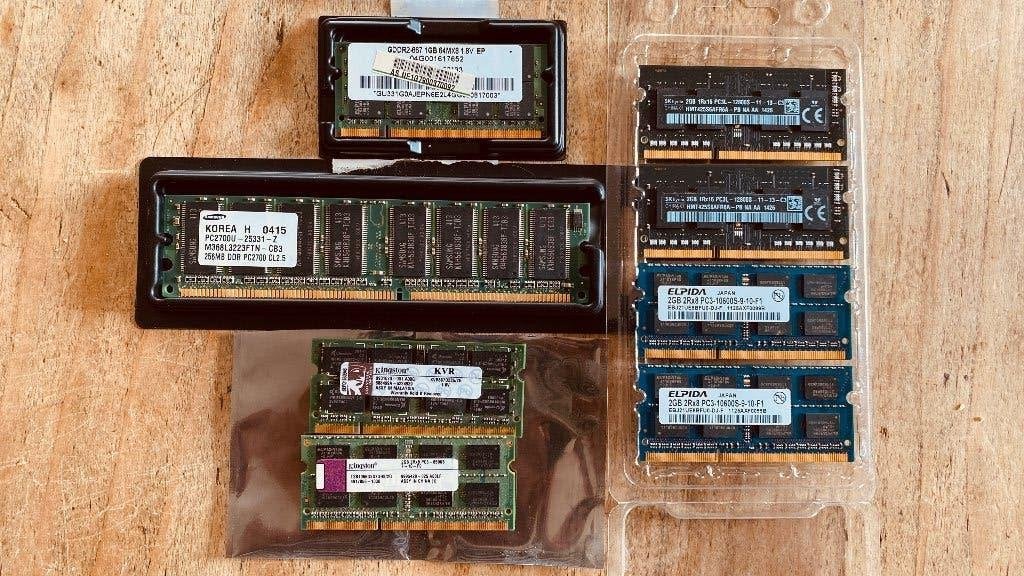 Lot 7x Barrettes RAM PC Portable et Bureau, Informatique & Logiciels, Mémoire RAM, Reconditionné, Laptop, 2 GB, DDR2, Enlèvement