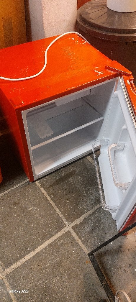 Mini frigo bar marque Severin, Moins de 60 cm, Congélateur, Classe énergétique A ou plus économe, Enlèvement