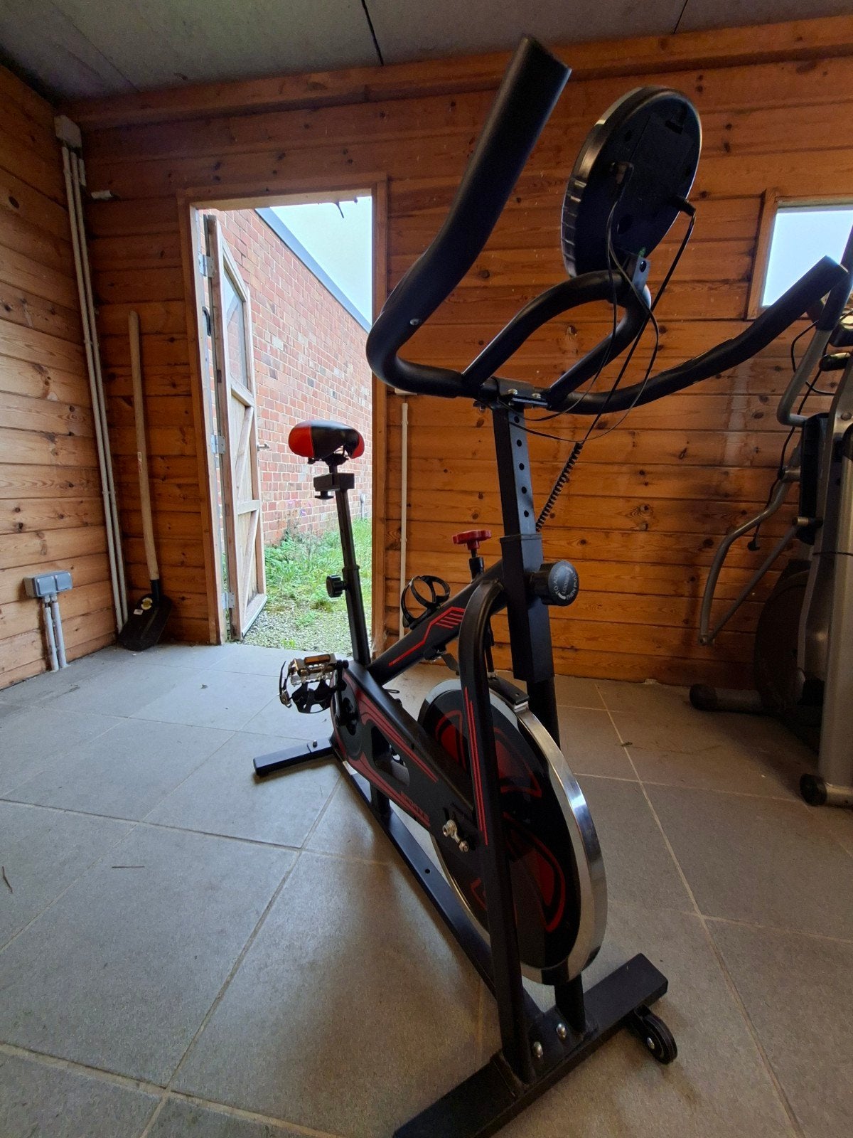 spinfiets zwart/rood, Enlèvement, Comme neuf, Métal, Vélo de spinning
