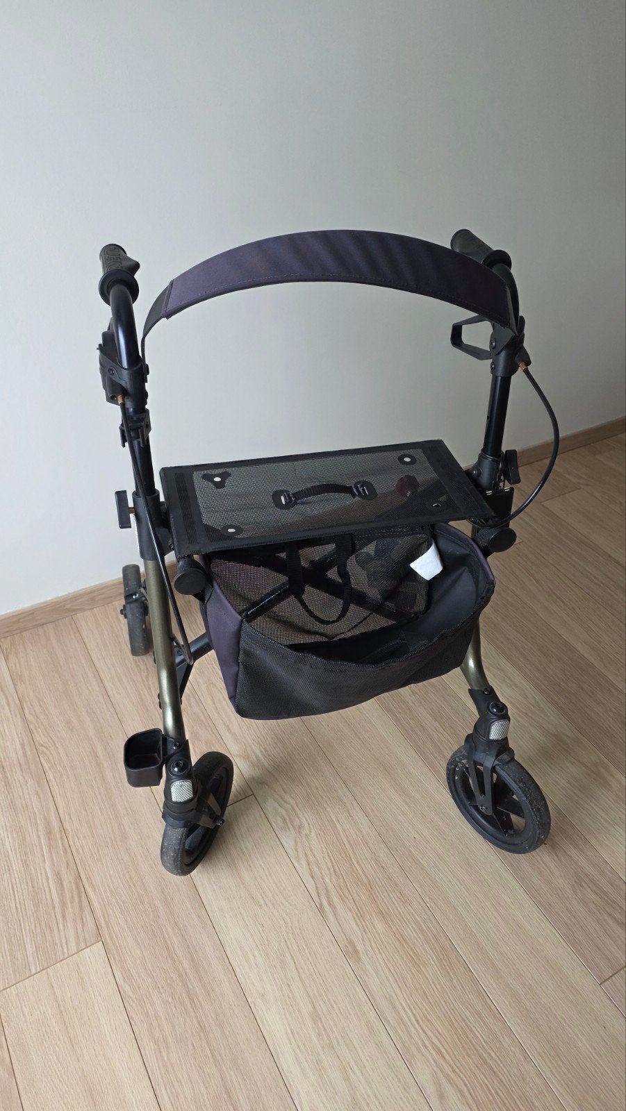 rollator in carbon ,zeer goede staat., Ophalen, Lichtgewicht, Zo goed als nieuw