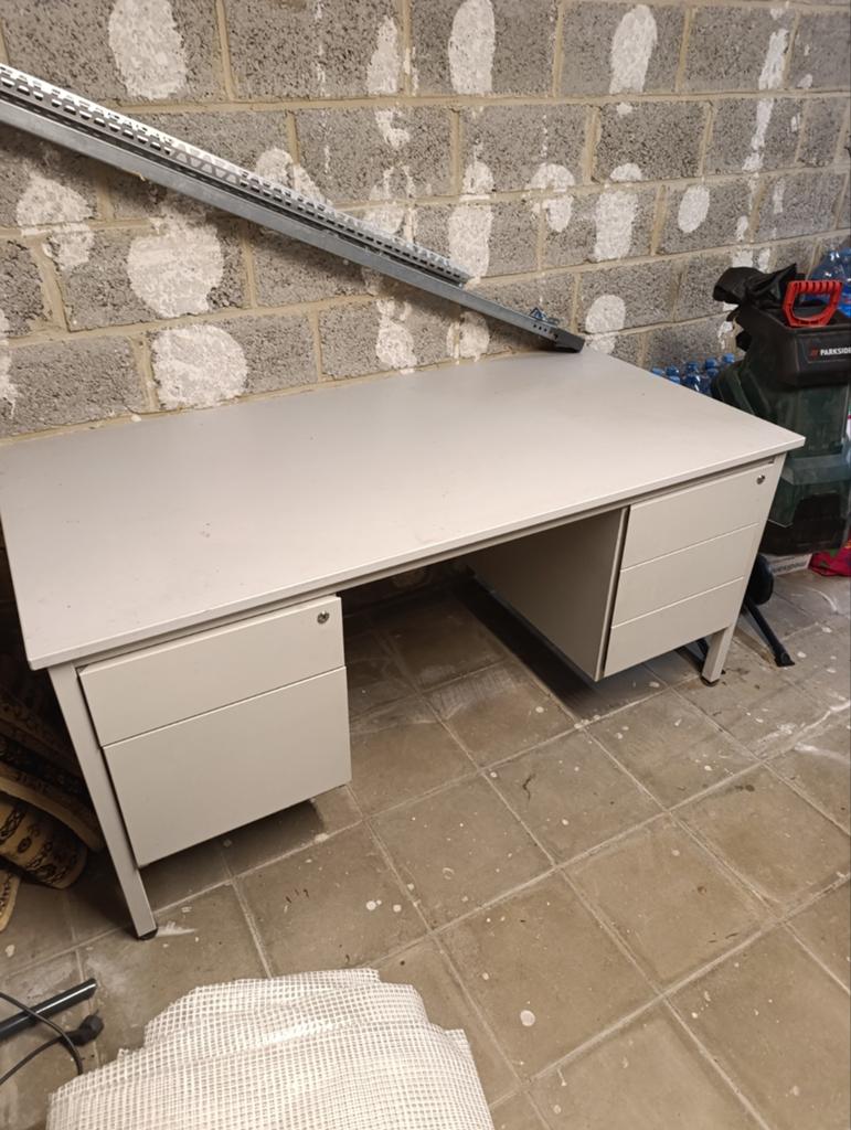 Bureau à donner