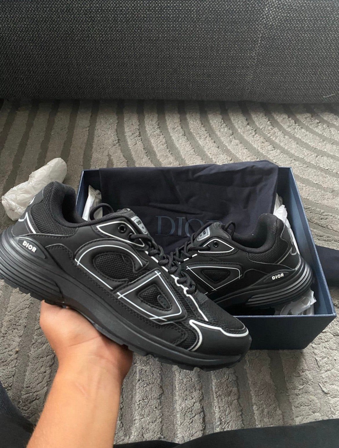 Dior b30, Envoi, Neuf
