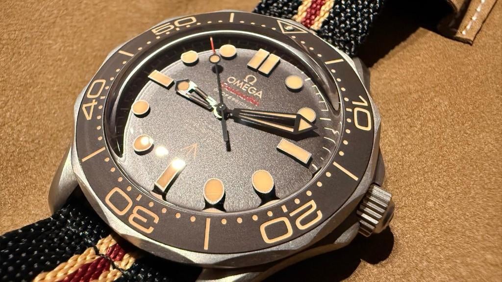 Omega Seamaster 007 NTTD — volledige set, Handtassen en Accessoires, Horloges | Heren, Zo goed als nieuw, Polshorloge, Omega, Overige materialen