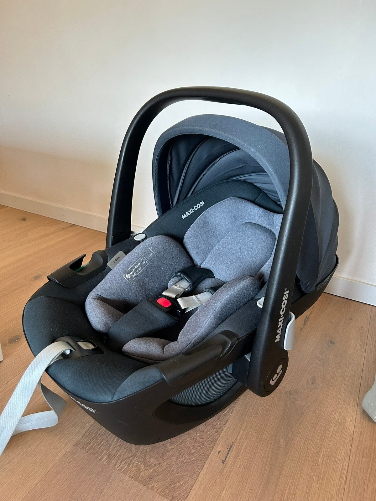 Maxi-Cosi Pebble 360 Essential Graphite, Enfants & Bébés, Sièges auto, Comme neuf, Maxi-Cosi, 0 à 13 kg, Ceinture de sécurité ou Isofix