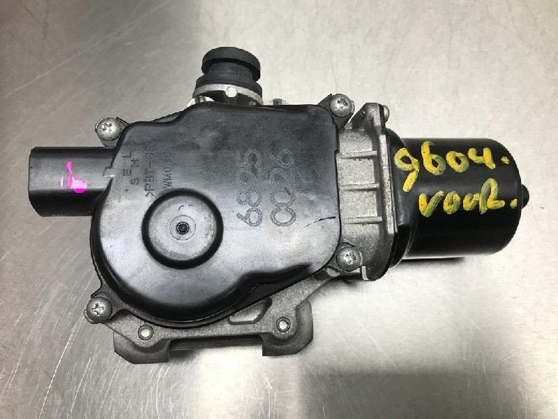 RUITENWISSERMOTOR VOOR Mazda 2 (DJ / DL) (|6825C026|), Gebruikt, Dhr. M. Roggen, Mazda, Marinus@Japoto.nl