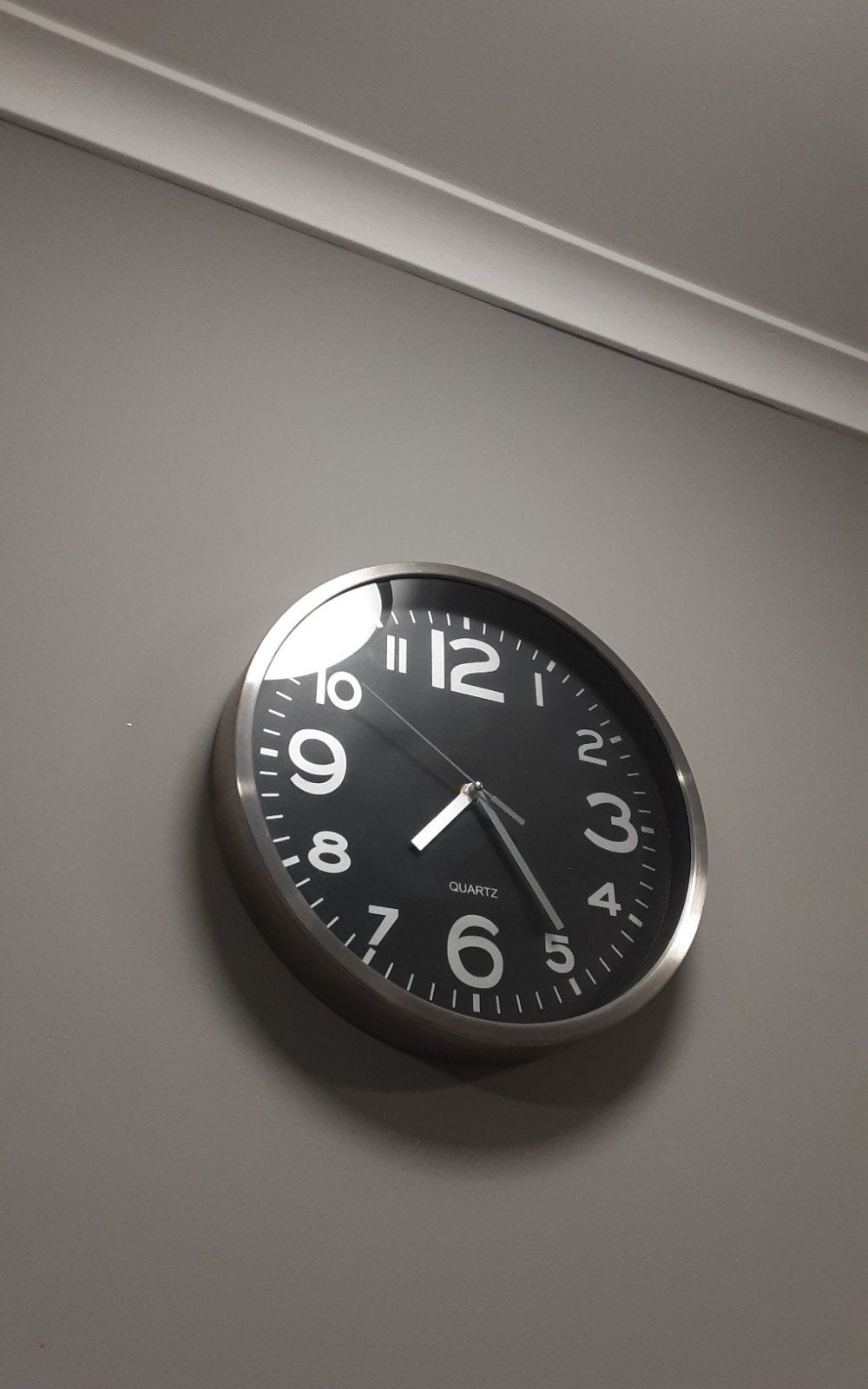 horloge, Argenté, Comme neuf, Enlèvement, Fonctionne sur piles