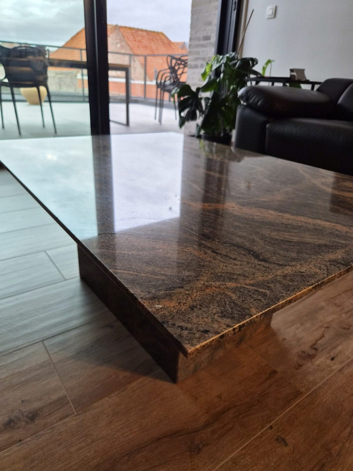 table basse en granit, Enlèvement