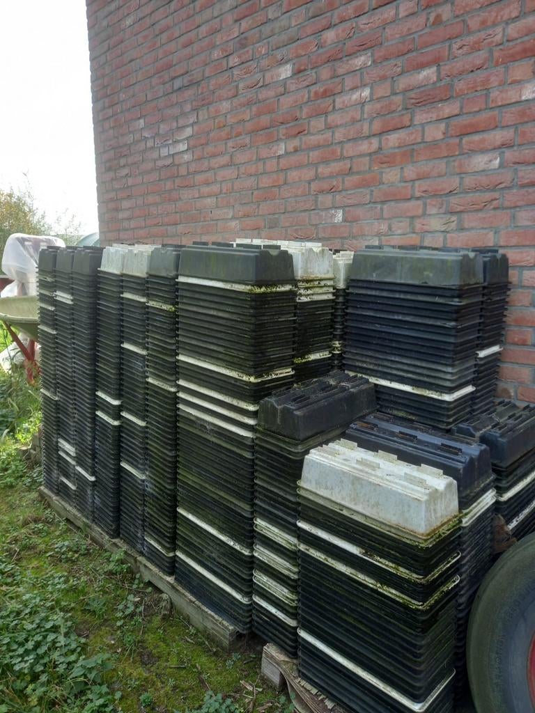Aardbeienbakken merk Bato, Ophalen