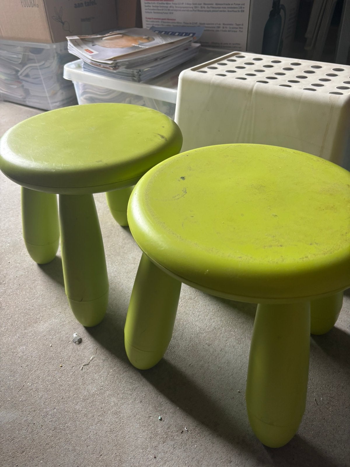 Moet dringend weg 2 stoelen en 3 bankjes, Ophalen, Zo goed als nieuw