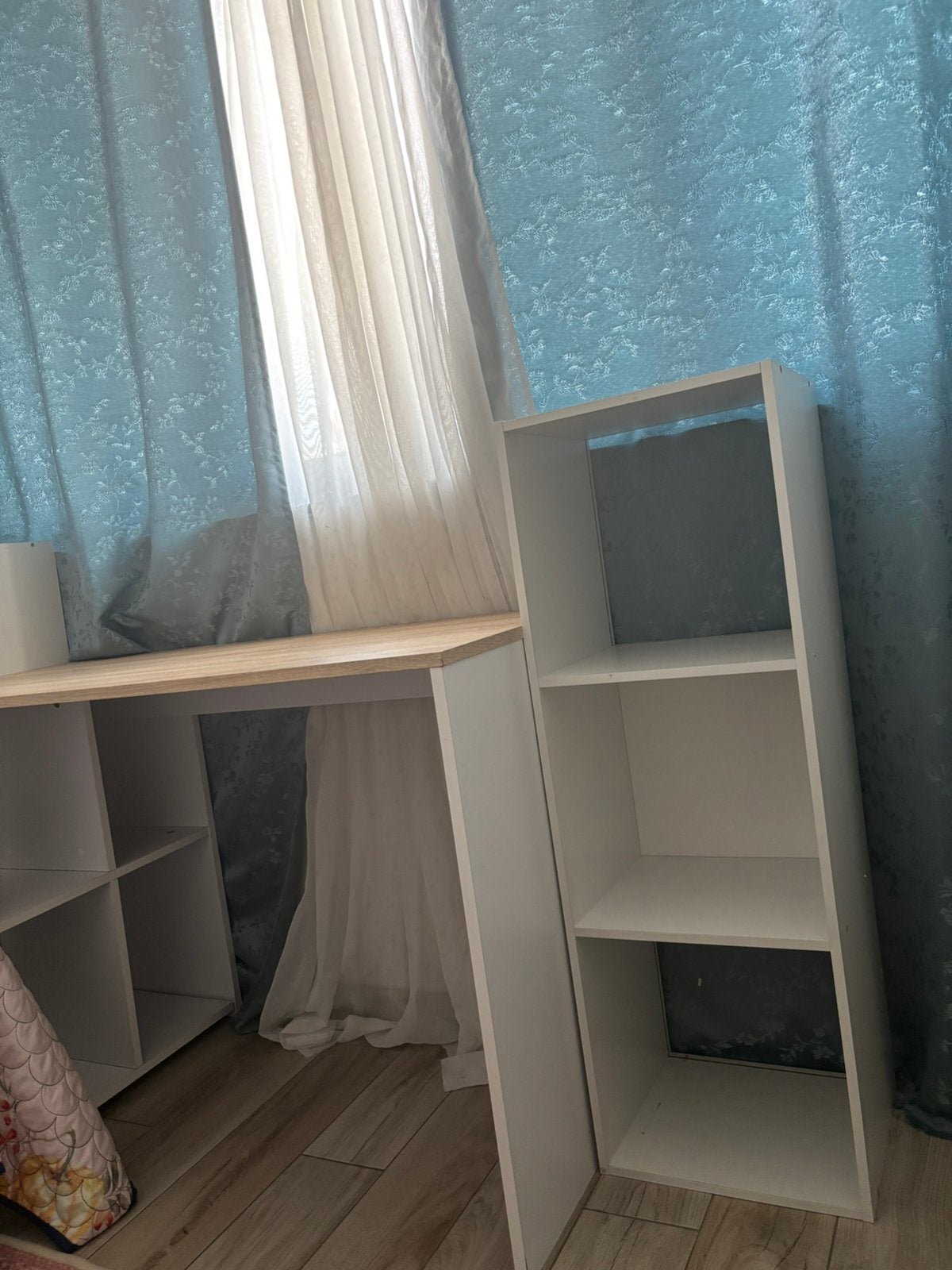 Modern bureau met veel opbergruimte– Lier, Ophalen, Opbergruimte, Gebruikt, Wit